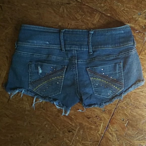 Shorts - Picture 2 of 4